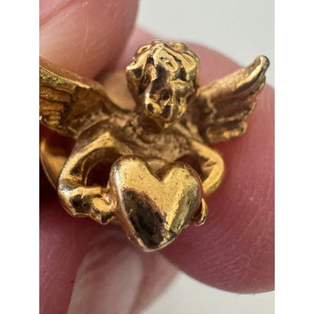 Vintage Gold Tone Cherub Angel Holding Heart Lapel Pin Brooch‎ Tie Tack Unisex